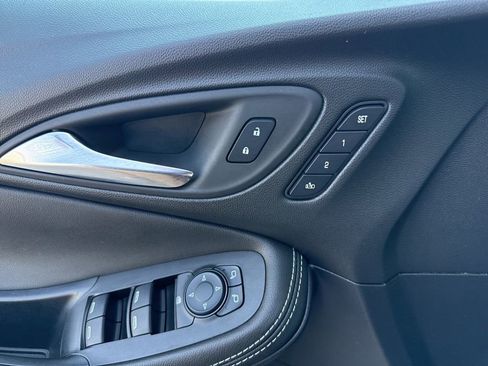 Used 2024 Buick Encore GX Avenir w/ Avenir Technology Package FWD image 3
