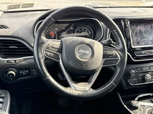 Used 2019 Jeep Cherokee Limited image 18