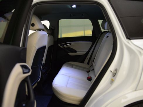 Used 2025 Audi Q6 e-tron Premium w/ Convenience Package image 11