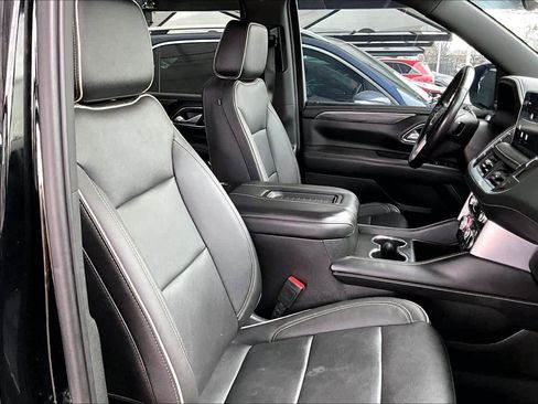 Used 2022 GMC Yukon SLT w/ SLT Premium Package image 9