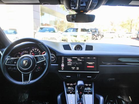 Used 2020 Porsche Cayenne image 10