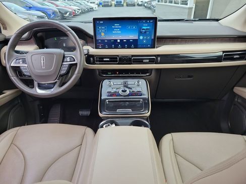 Certified 2022 Lincoln Nautilus Reserve image 11