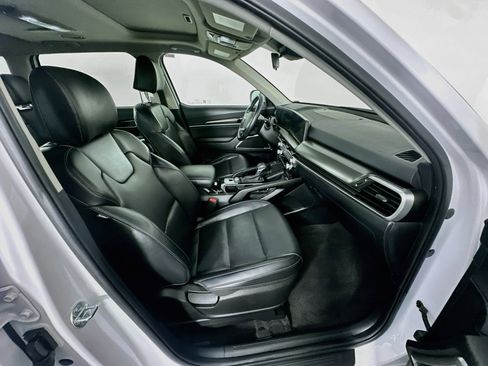 Used 2025 Kia Telluride S FWD image 35