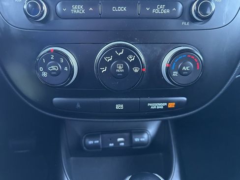 Used 2016 Kia Soul + image 4