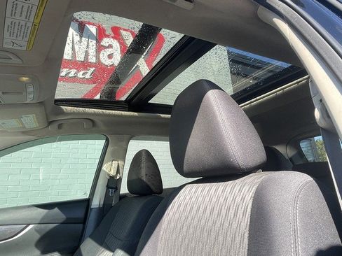 Used 2019 Nissan Rogue SV image 14