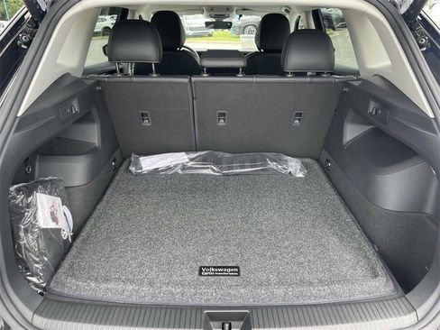 New 2025 Volkswagen Tiguan SE image 15