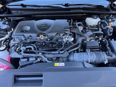 Used 2025 Toyota Camry SE image 35