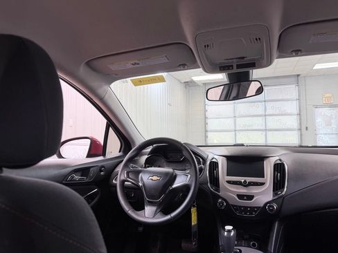 Used 2017 Chevrolet Cruze LS FWD image 25