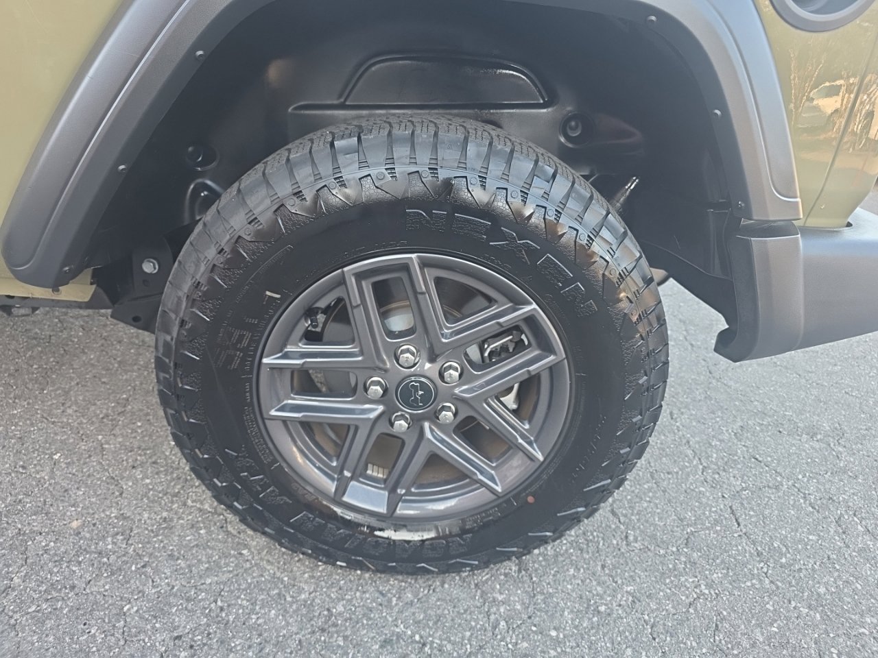 Used 2025 Jeep Wrangler Sport AWD/4WD image 13
