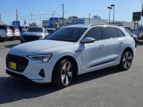 Used 2023 Audi e-tron Premium Plus w/ Premium Plus Package AWD/4WD image 2