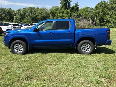 Certified 2024 Nissan Frontier SV AWD/4WD image 3
