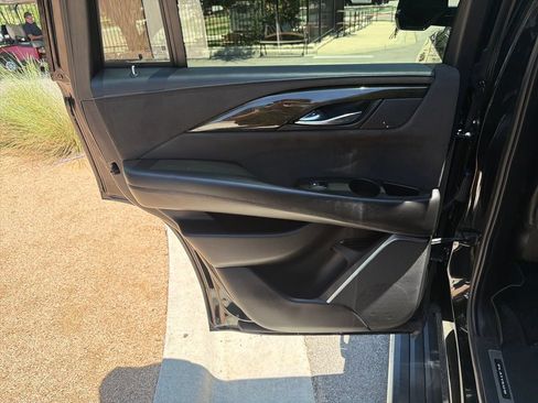 Used 2020 Cadillac Escalade Platinum AWD/4WD image 33