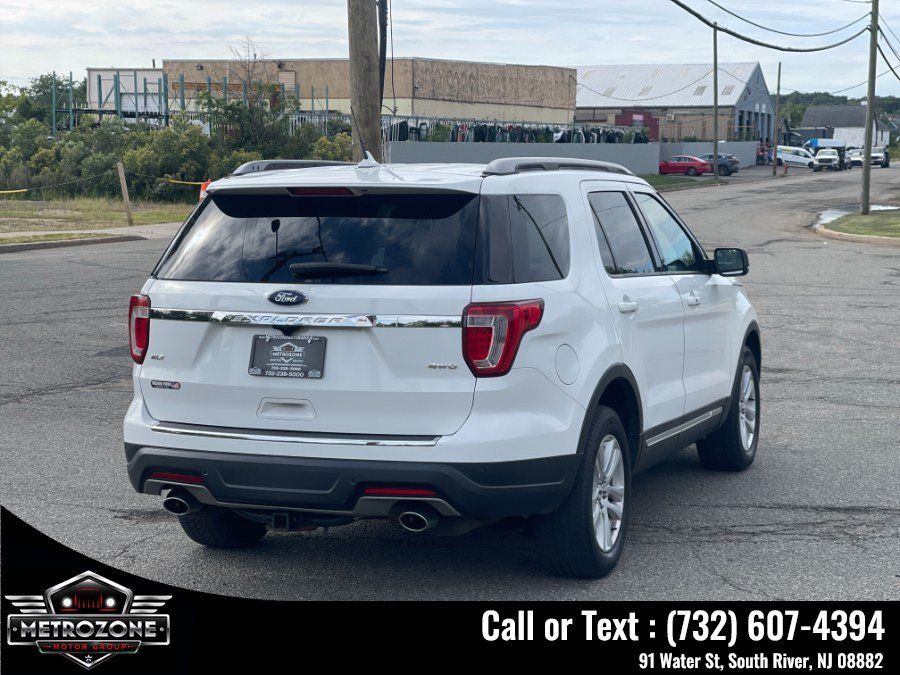 Used 2018 Ford Explorer XLT w/ Equipment Group 202A AWD/4WD image 8