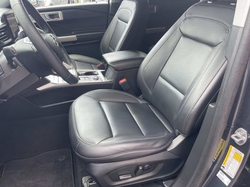 Certified 2024 Ford Explorer XLT w/ Equipment Group 202A AWD/4WD image 32