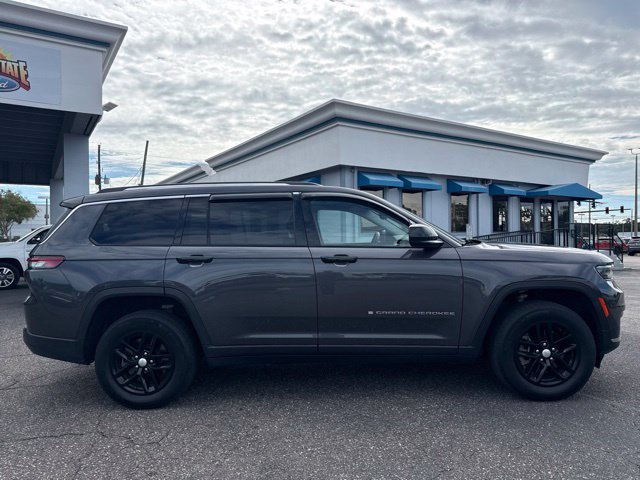Used 2022 Jeep Grand Cherokee L Laredo w/ Luxury Tech Group I AWD/4WD image 4