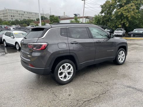 Used 2024 Jeep Compass Latitude AWD/4WD image 8