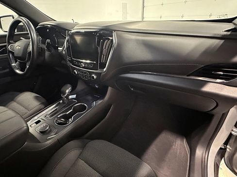 Used 2022 Chevrolet Traverse LT FWD image 30