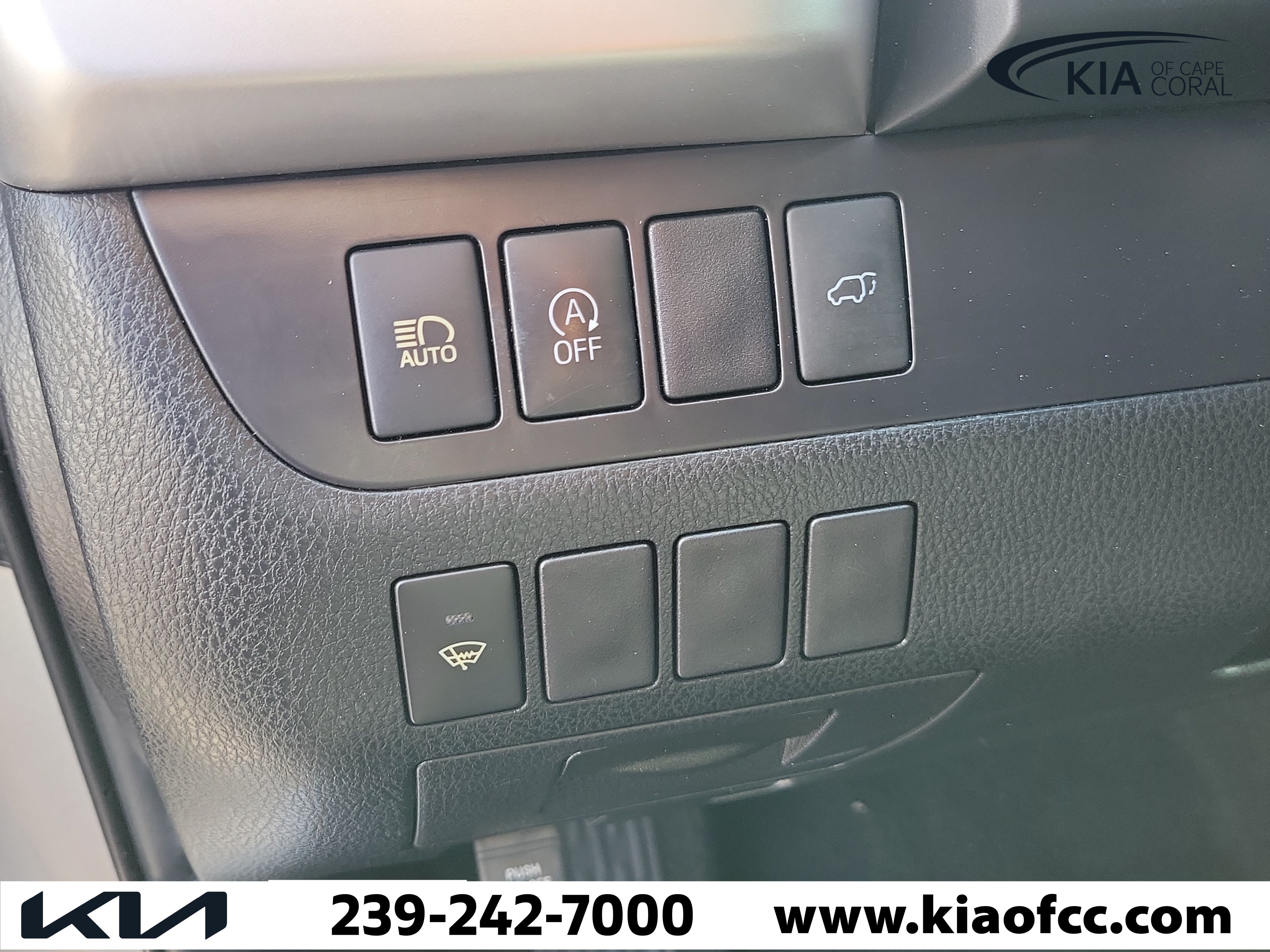 Used 2019 Toyota Highlander XLE FWD image 27
