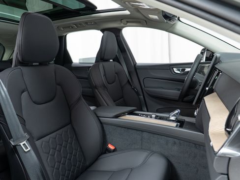 New 2026 Volvo XC60 B5 Plus w/ Climate Package image 22