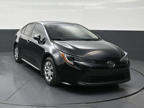 Used 2025 Toyota Corolla LE FWD image 7
