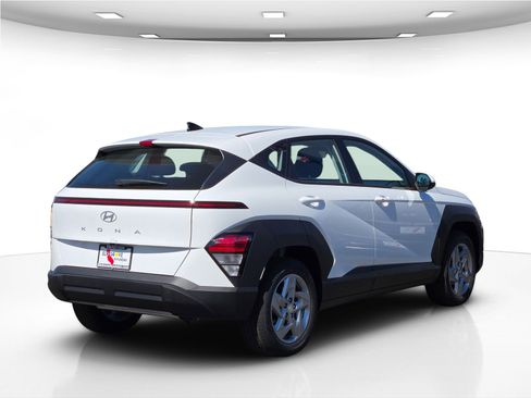 New 2026 Hyundai Kona SE image 10