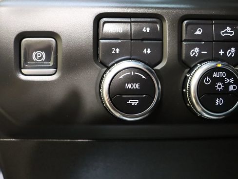 Used 2025 GMC Sierra 2500 AT4 w/ AT4 Preferred Package AWD/4WD image 50