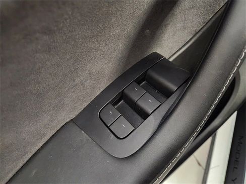 Used 2022 Tesla Model Y Performance image 20