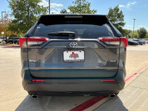 Used 2025 Toyota RAV4 XLE FWD image 7