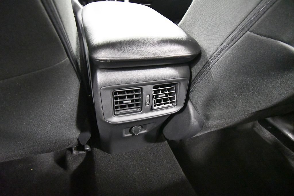 Used 2022 Toyota RAV4 LE AWD/4WD image 16
