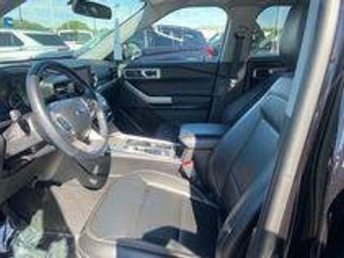 Certified 2024 Ford Explorer XLT w/ Equipment Group 202A AWD/4WD image 6
