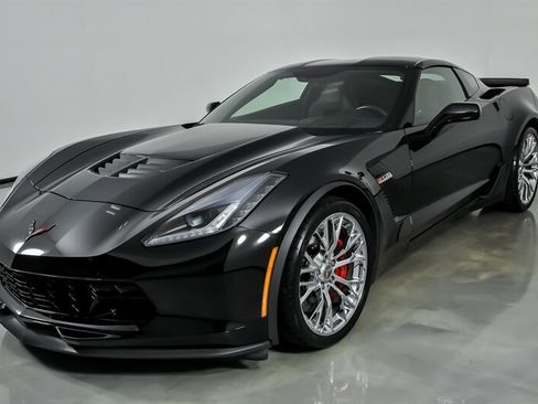 Used 2015 Chevrolet Corvette Z06 w/ 3LZ Preferred Equipment Group RWD image 6