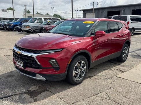 Used 2025 Chevrolet Blazer LT AWD/4WD image 2