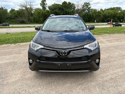 Used 2018 Toyota RAV4 XLE AWD/4WD image 2