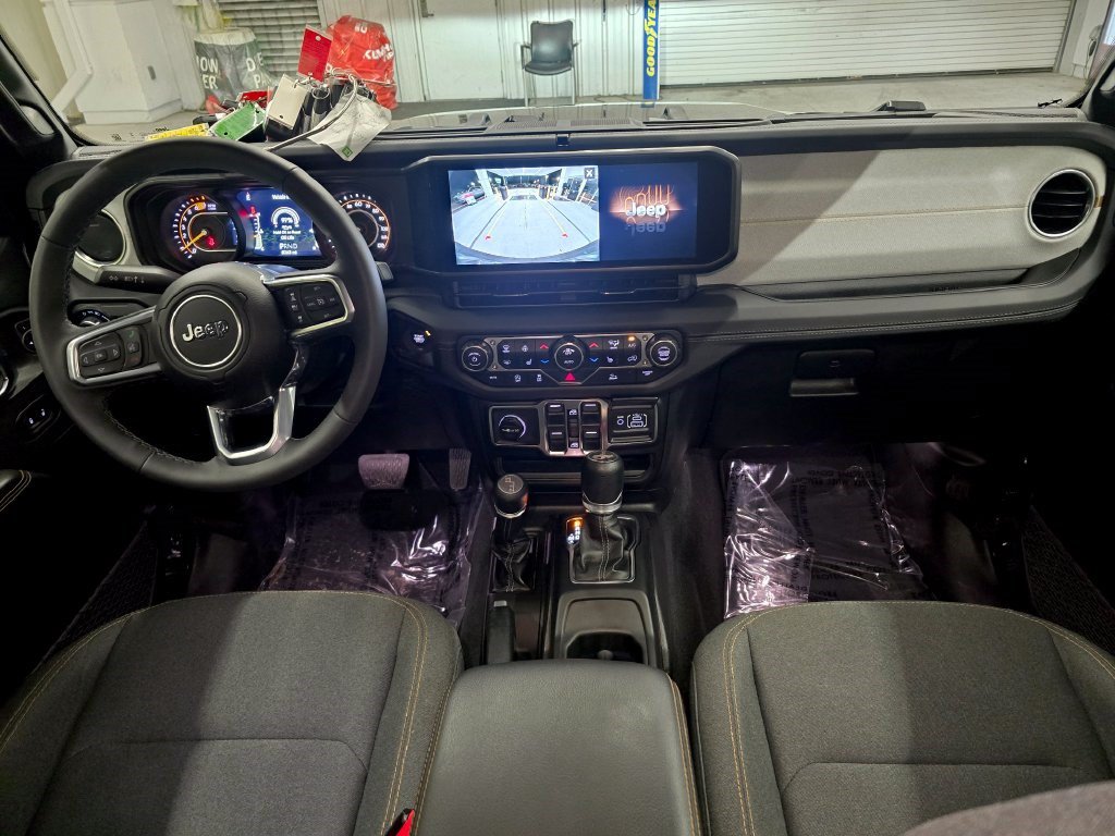 Used 2026 Jeep Wrangler Unlimited Sahara AWD/4WD image 31