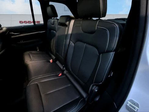 New 2025 Jeep Grand Cherokee Limited w/ Luxury Tech Group II image 14