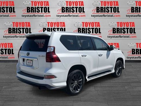 Used 2022 Lexus GX 460 Premium w/ Accessory Package image 3