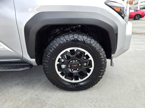 Certified 2025 Toyota 4Runner TRD Off-Road Premium image 9