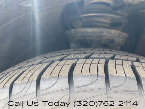 Used 2020 Chevrolet Equinox LT FWD image 13