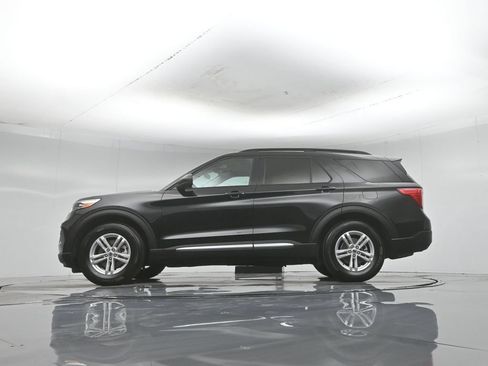 Used 2024 Ford Explorer XLT RWD image 8