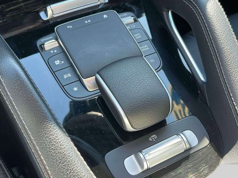 Used 2024 Mercedes-Benz GLS 580 4MATIC image 32
