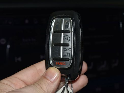 Used 2024 Chrysler Pacifica Touring-L image 17