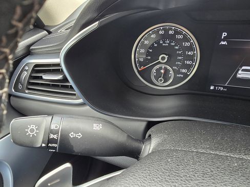 Used 2023 Genesis G70 2.0T image 18