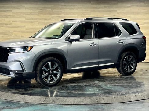 Used 2025 Honda Pilot Elite image 7