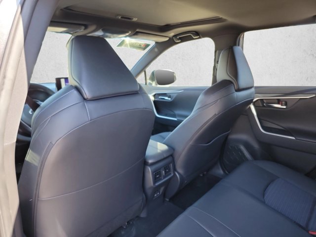 Used 2025 Toyota RAV4 XSE AWD/4WD image 18