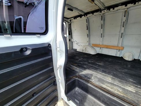Used 2015 GMC Savana 2500 image 33