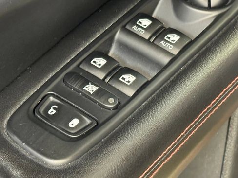 Used 2018 Jeep Compass Trailhawk w/ Cold Weather Group AWD/4WD image 12