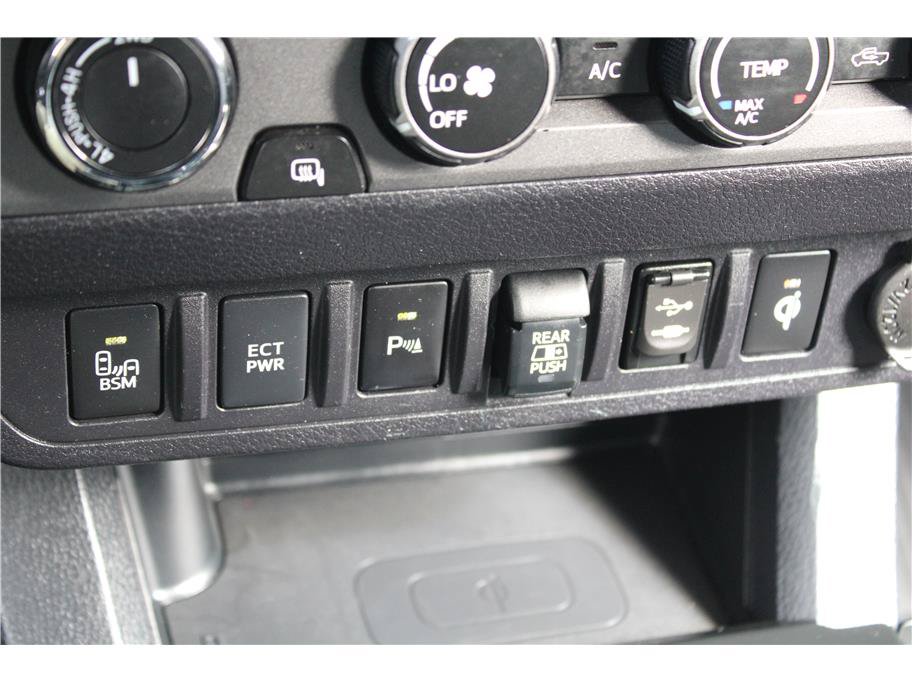Used 2019 Toyota Tacoma TRD Sport w/ Exterior Package AWD/4WD image 31
