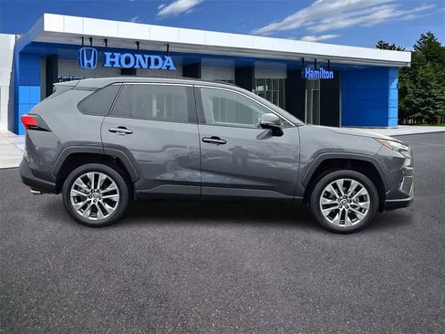 Used 2022 Toyota RAV4 XLE Premium image 22