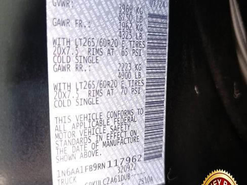 Used 2024 Nissan Titan SV w/ SV Convenience Package image 33