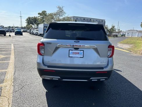 Used 2023 Ford Explorer XLT w/ Equipment Group 202A image 5